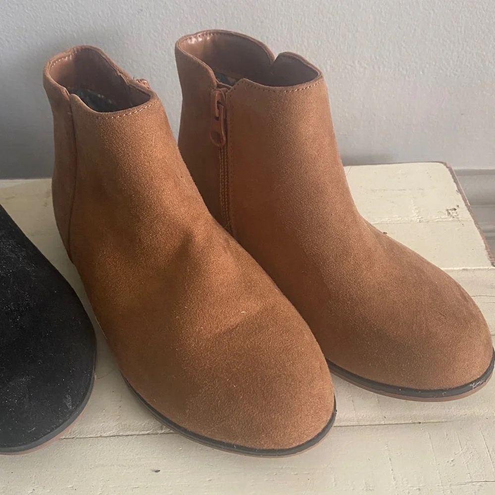 Lot of size 2 girl’s suede booties